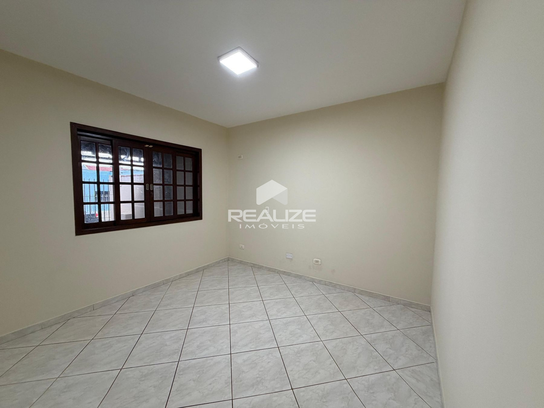 Casa à venda no Jardim Curitibano com 4 Quartos e Edícula com Churrasqueira.