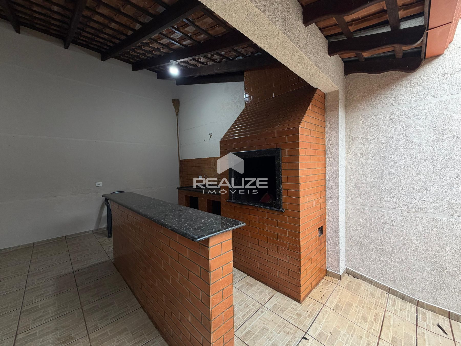 Casa à venda no Jardim Curitibano com 4 Quartos e Edícula com Churrasqueira.