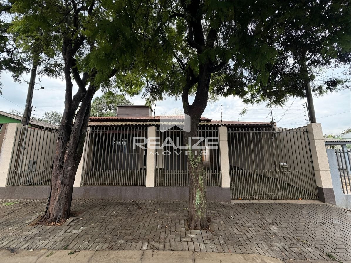 Casa à venda no Jardim Curitibano com 4 Quartos e Edícula com Churrasqueira.