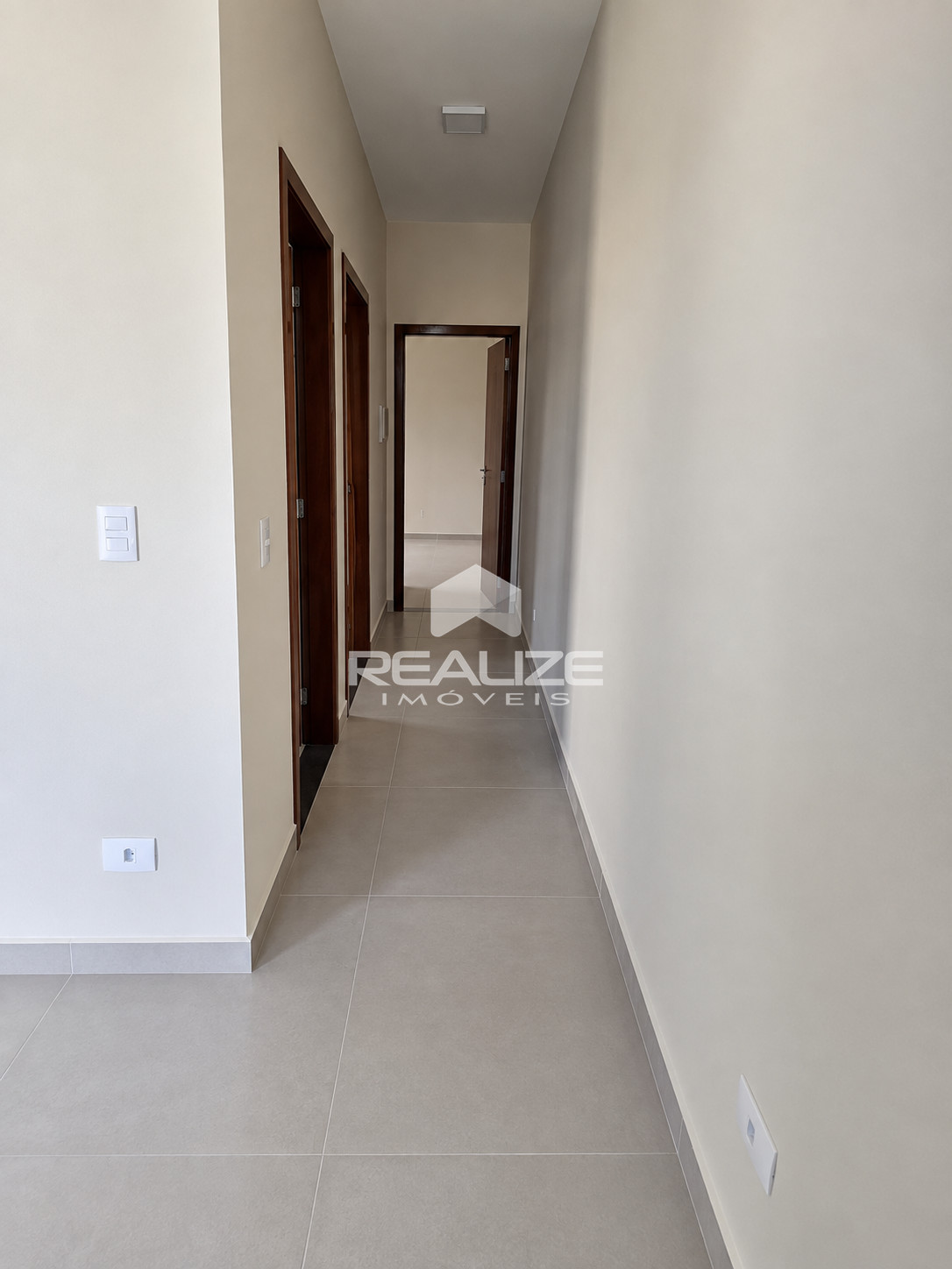 Casa à venda no Jardim das Oliveiras com 2 quartos.