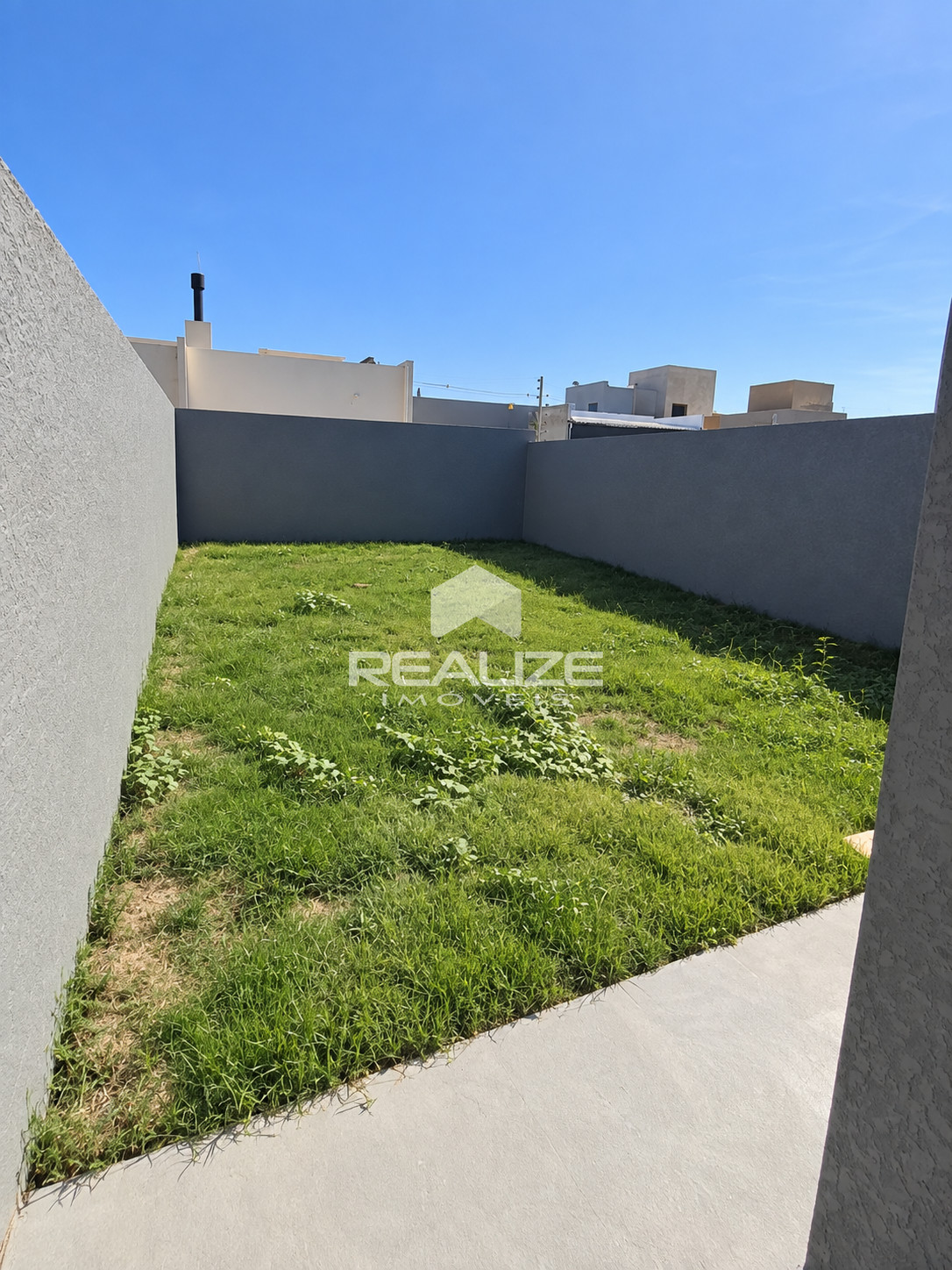 Casa à venda no Jardim das Oliveiras com 2 quartos.
