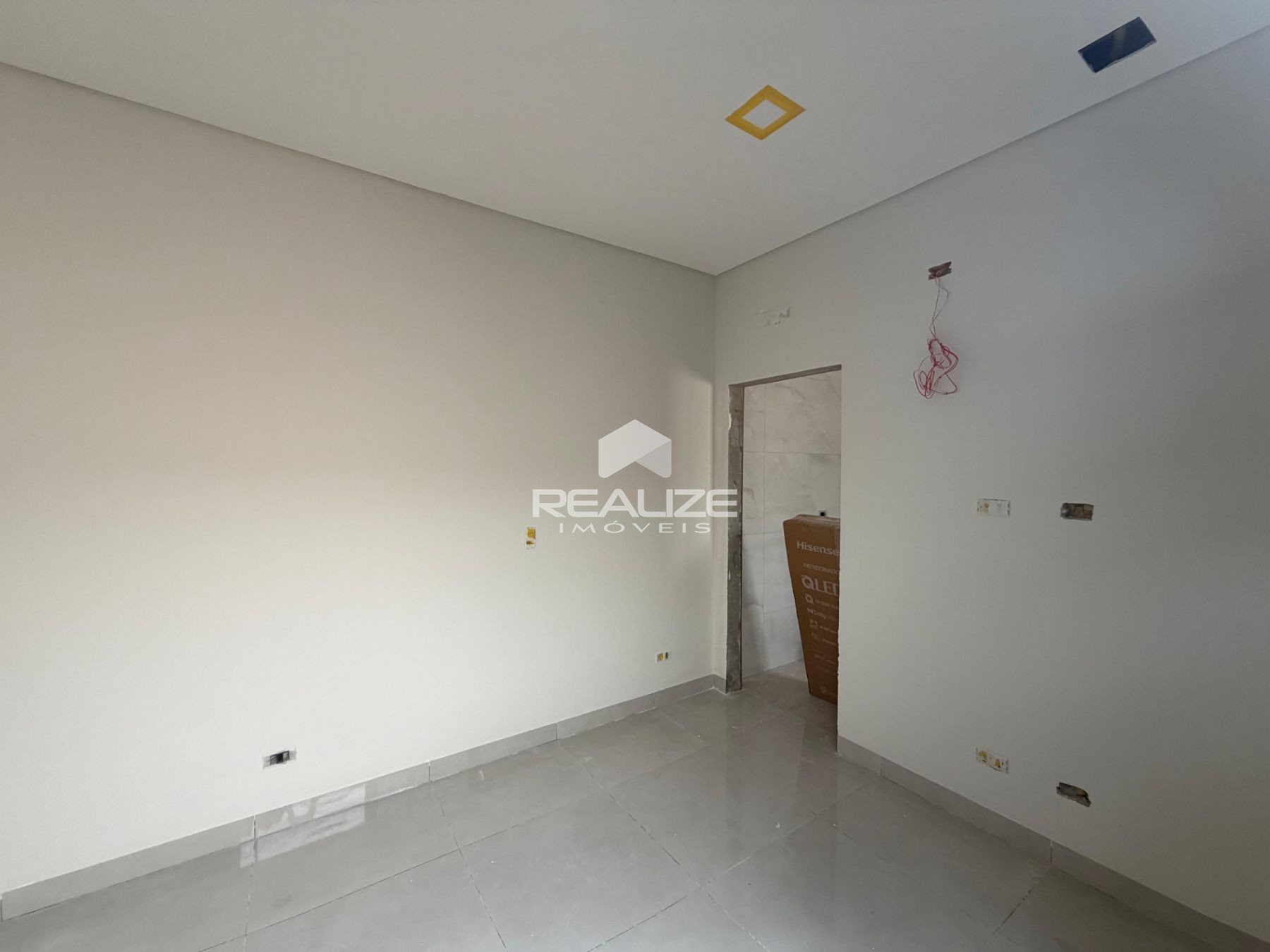 Casa à venda no Irio Holler com 2 quartos (1 suíte).