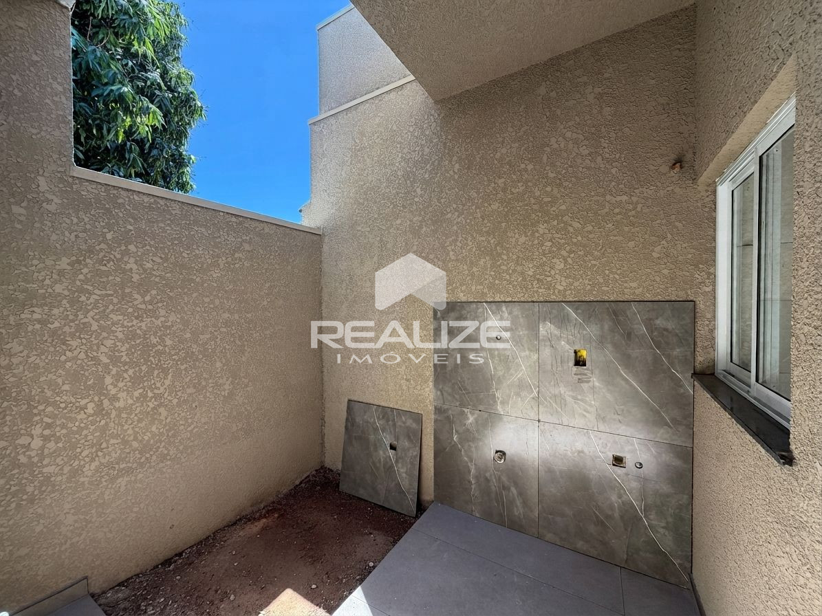 Casa à venda no Jardim Petrópolis com 2 quartos (1 suíte).