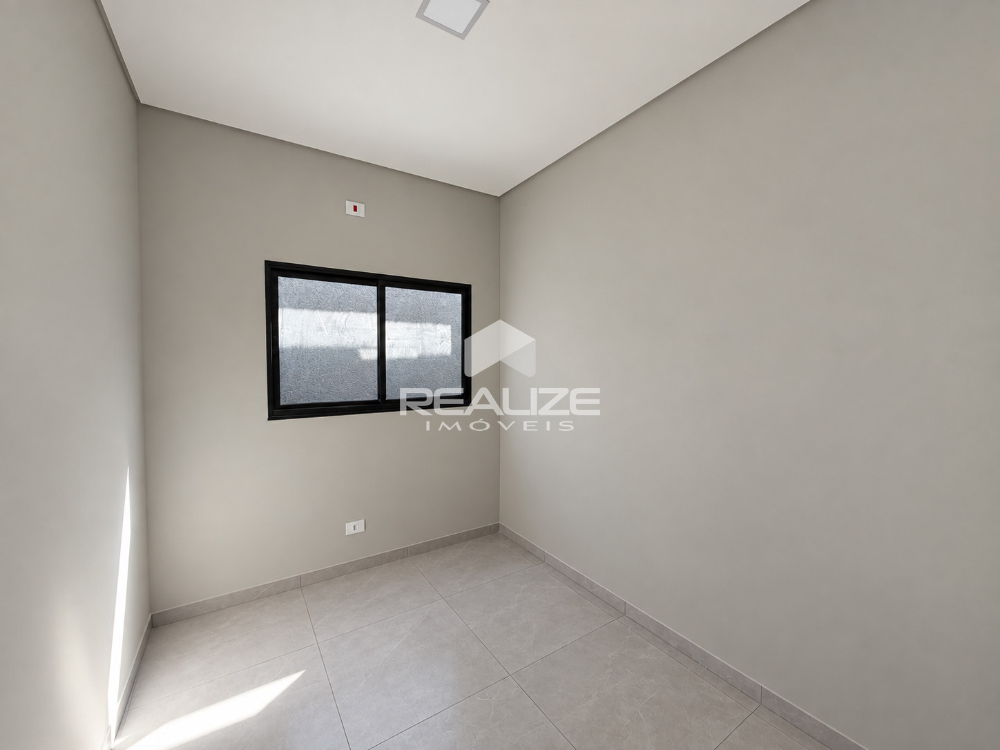 Casa à venda no Jardim Curitiba com 2 quartos (1 suíte)