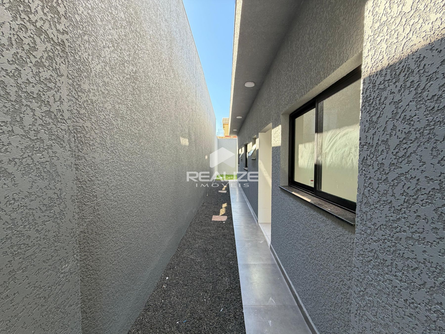 Casa à venda no Jardim Curitiba com 2 quartos (1 suíte)