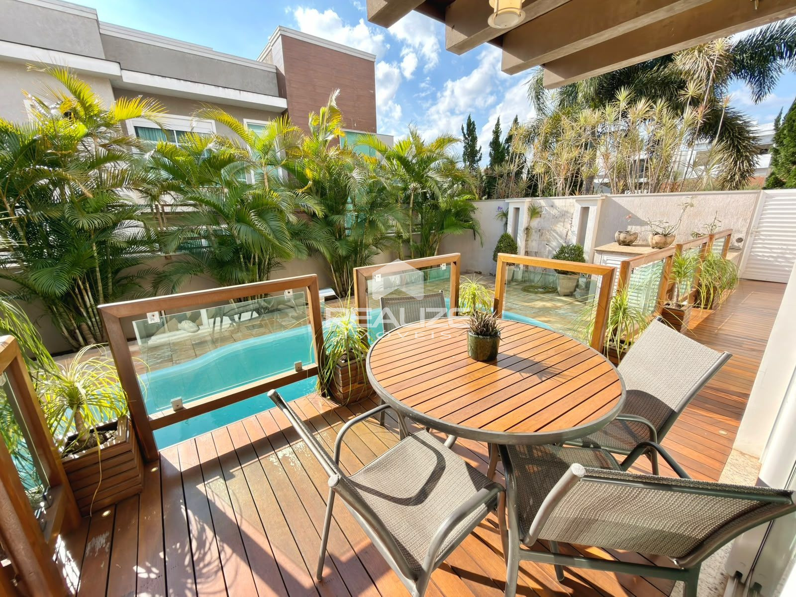Sobrado venda no Condomnio Terras Alpha 2 com 4 Sutes e Piscina
