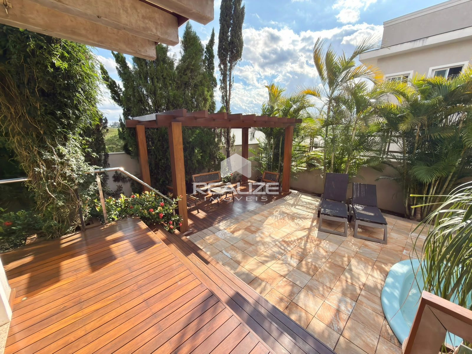 Sobrado venda no Condomnio Terras Alpha 2 com 4 Sutes e Piscina