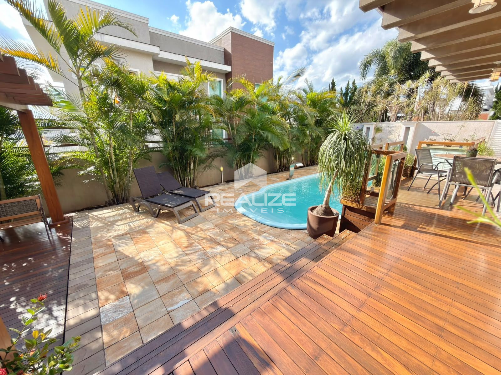 Sobrado venda no Condomnio Terras Alpha 2 com 4 Sutes e Piscina