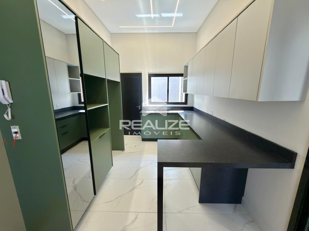 Casa venda em Condomnio Residencial Fechado com 3 Quartos.
