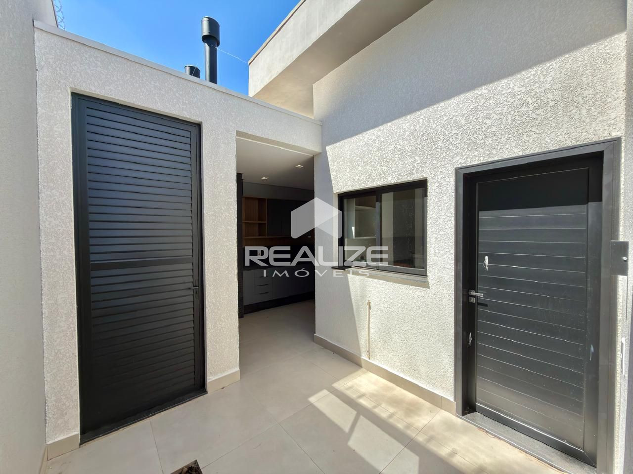 Casa venda em Condomnio Residencial Fechado com 3 Quartos.