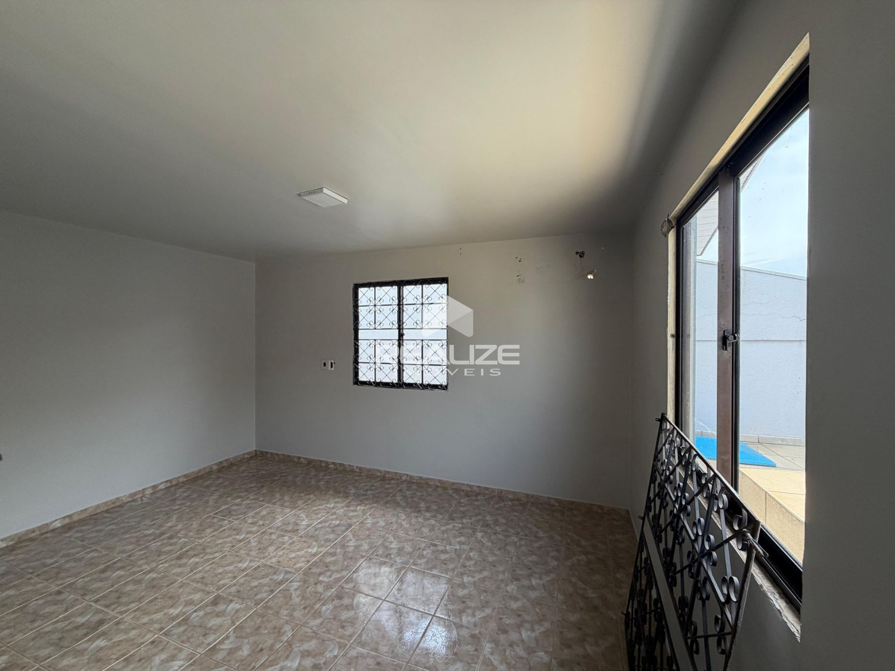 Casa venda no Conjunto Libra com 2 quartos, piscina e rea gourmet.