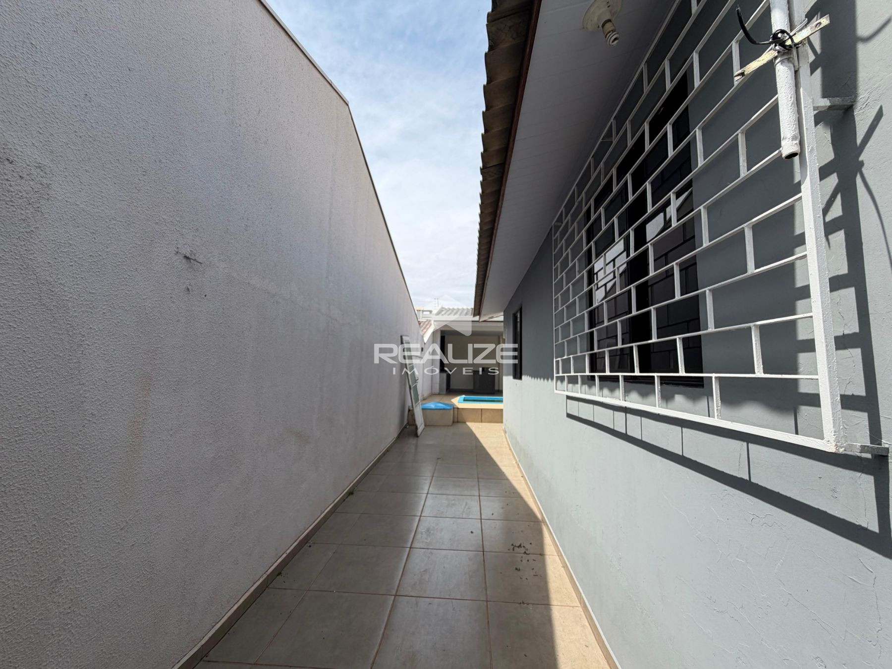Casa venda no Conjunto Libra com 2 quartos, piscina e rea gourmet.