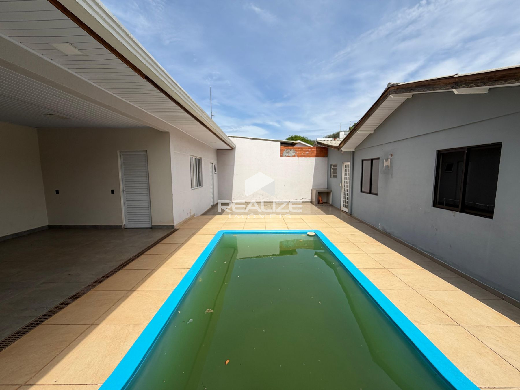 Casa venda no Conjunto Libra com 2 quartos, piscina e rea gourmet.