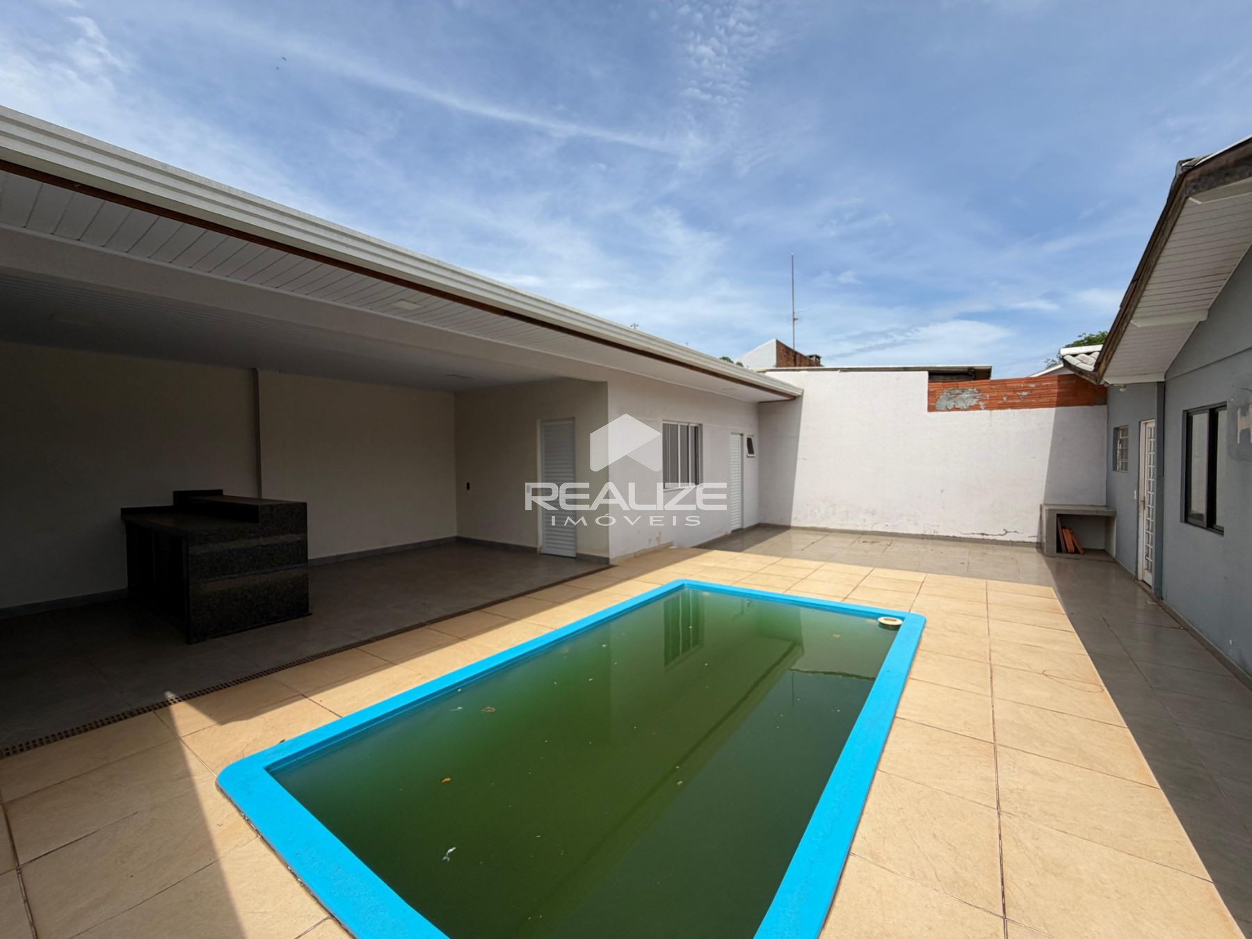 Casa venda no Conjunto Libra com 2 quartos, piscina e rea gourmet.