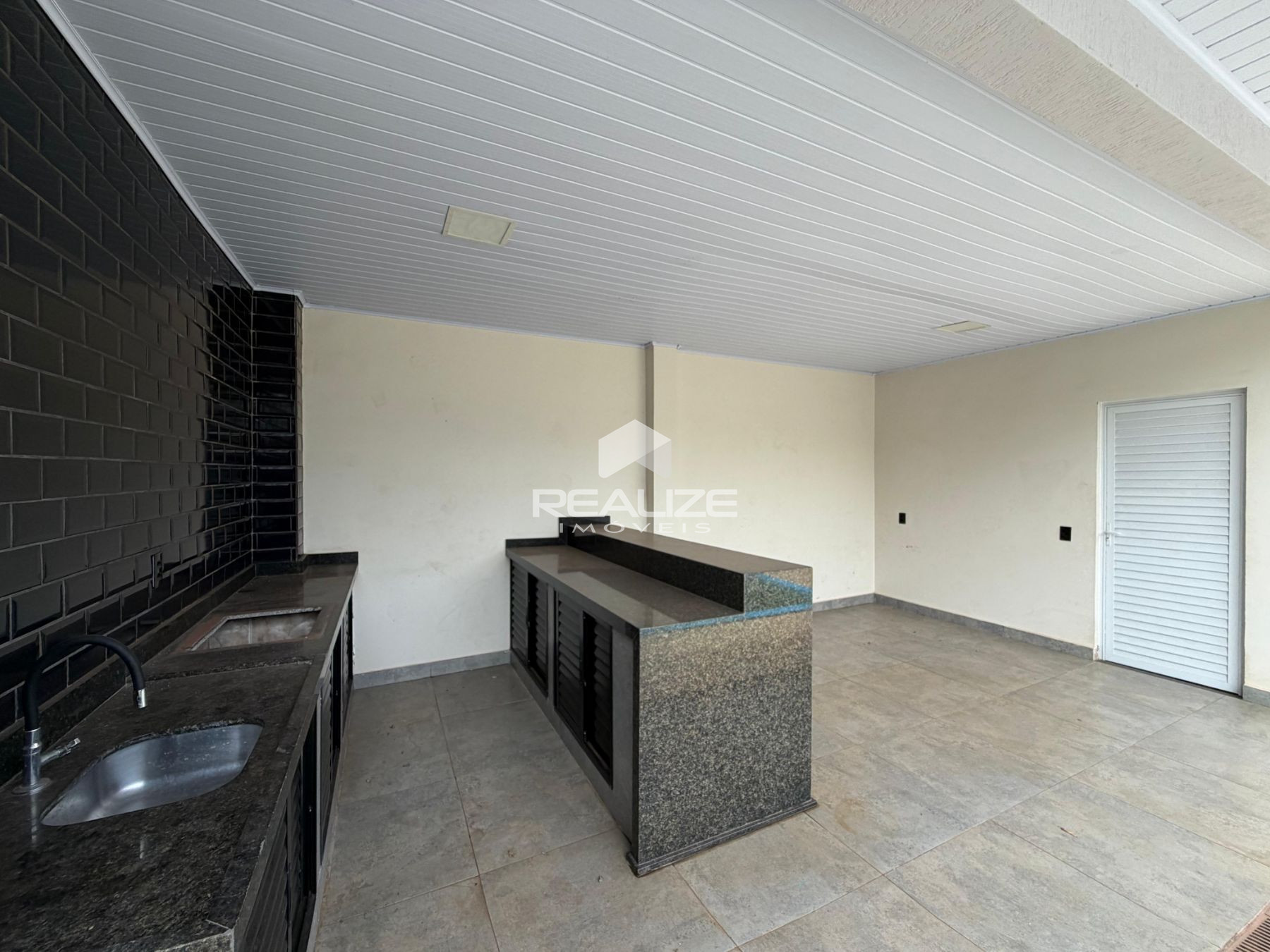 Casa venda no Conjunto Libra com 2 quartos, piscina e rea gourmet.