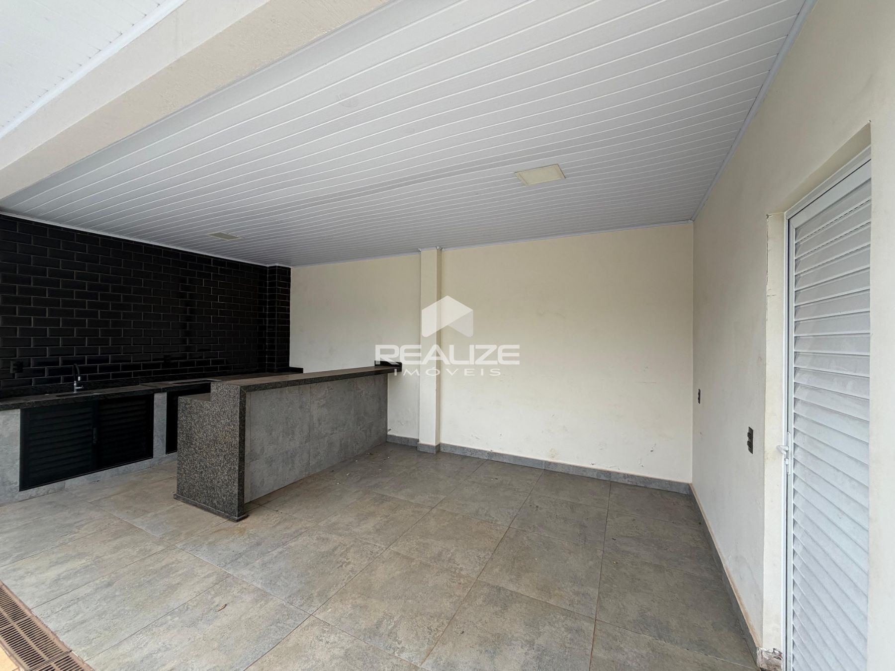 Casa venda no Conjunto Libra com 2 quartos, piscina e rea gourmet.