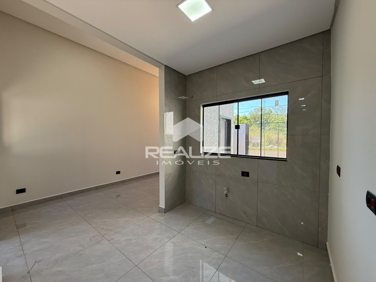 Casa à venda no Jardim Santiago com 2 Quartos (1 suíte). 