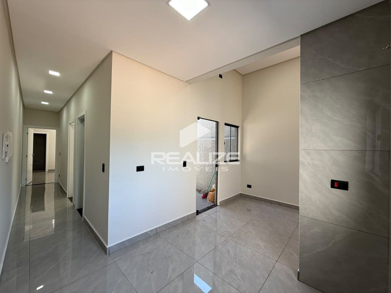 Casa à venda no Jardim Santiago com 2 Quartos (1 suíte). 