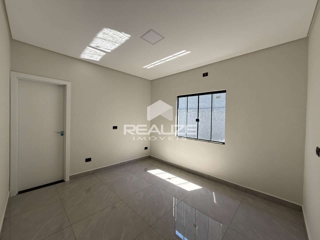Casa à venda no Jardim Santiago com 2 Quartos (1 suíte). 