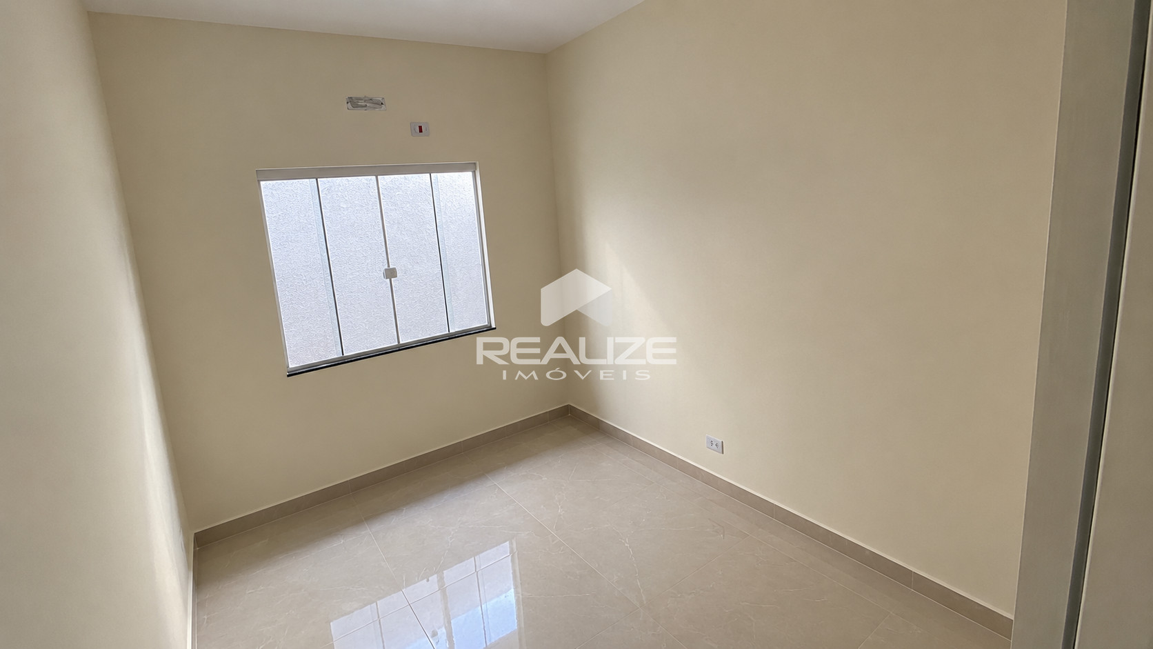 Casa à venda no Jardim Dona Brida com 2 quartos.