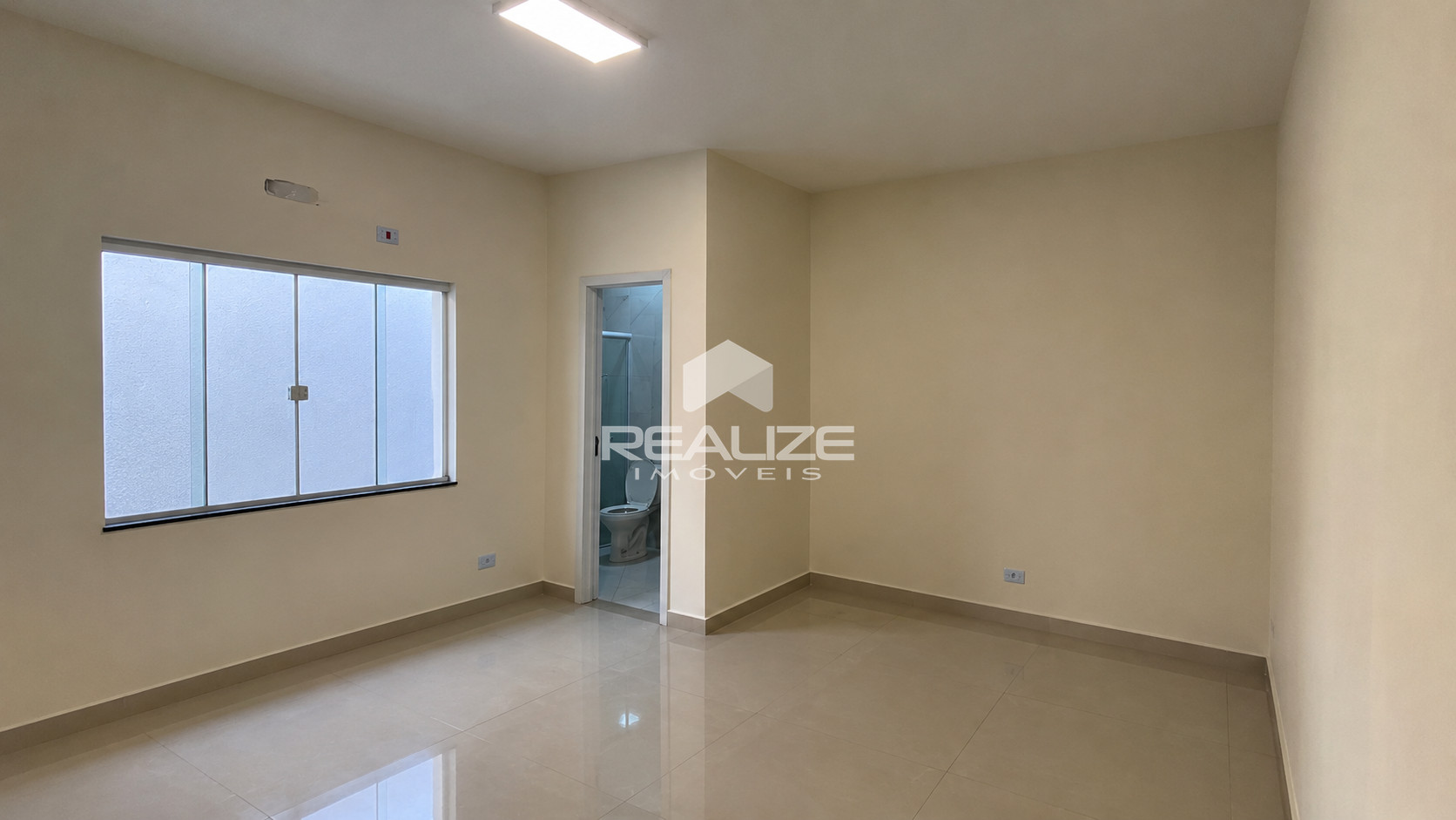 Casa à venda no Jardim Dona Brida com 2 quartos.