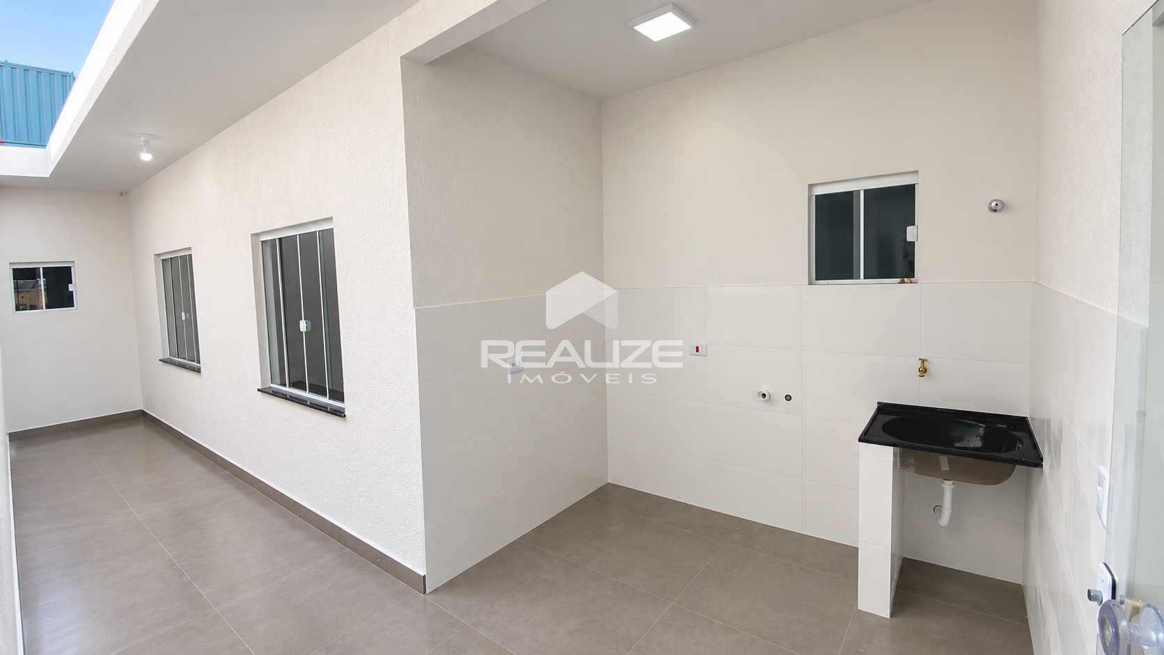 Casa à venda no Jardim Dona Brida com 2 quartos.
