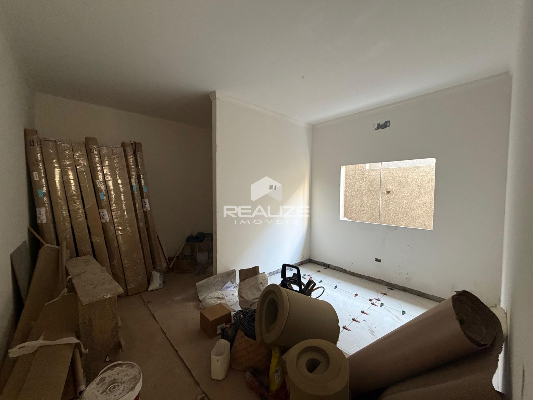  Casa à venda no Jardim Ipê 4 com 3 quartos (1 suíte).