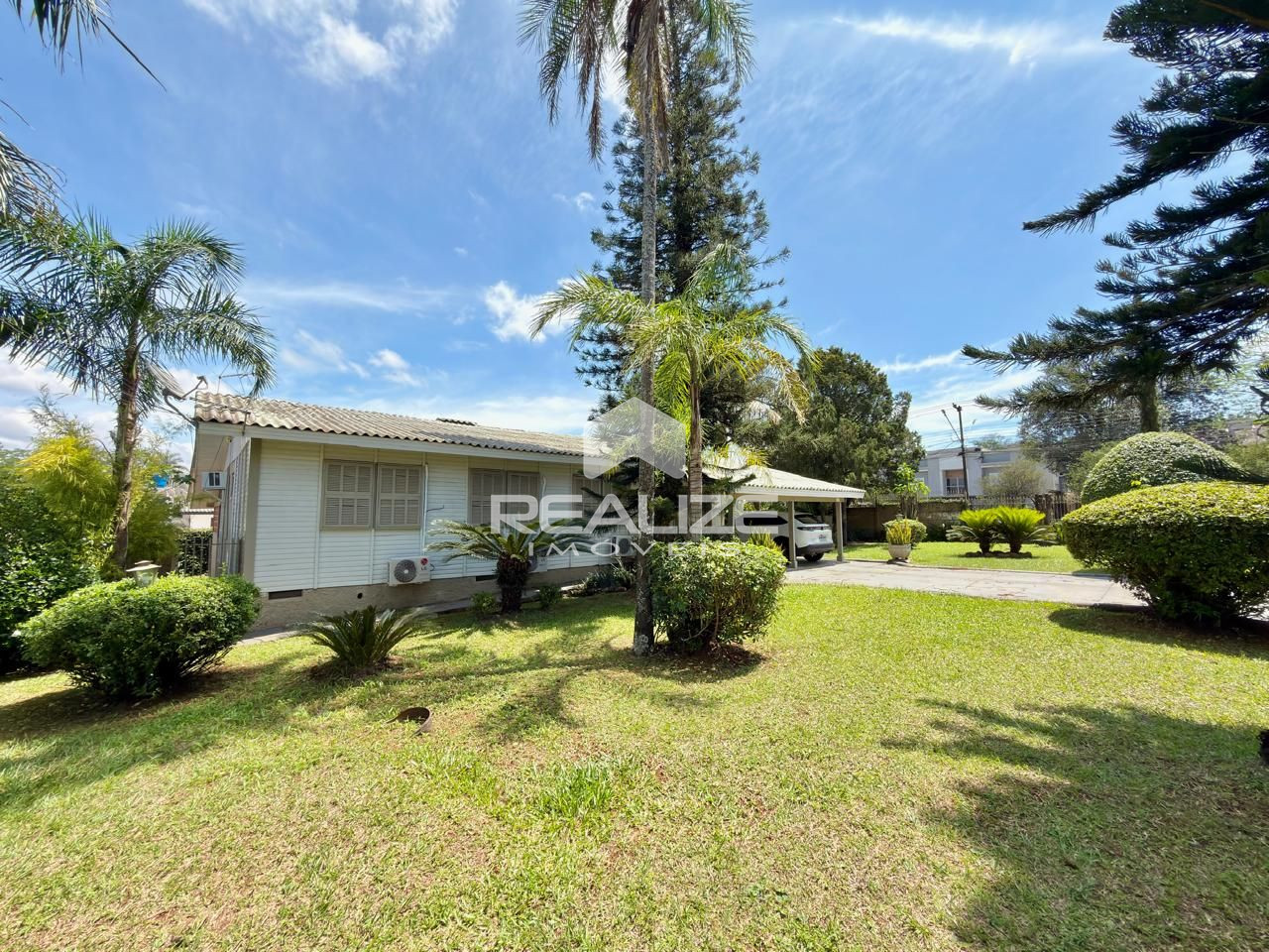 Casa à venda na Vila A com 4 quartos (2 suítes), piscina e amplo terreno