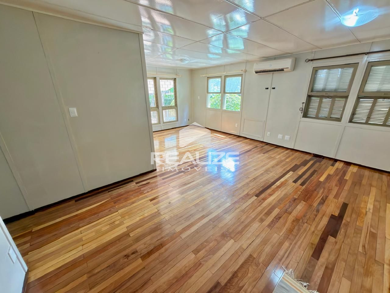 Casa à venda na Vila A com 4 quartos (2 suítes), piscina e amplo terreno