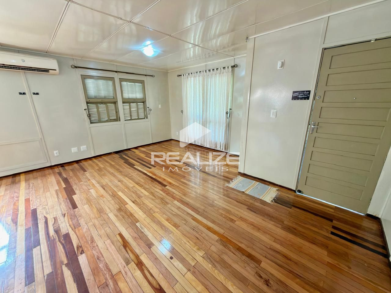 Casa à venda na Vila A com 4 quartos (2 suítes), piscina e amplo terreno
