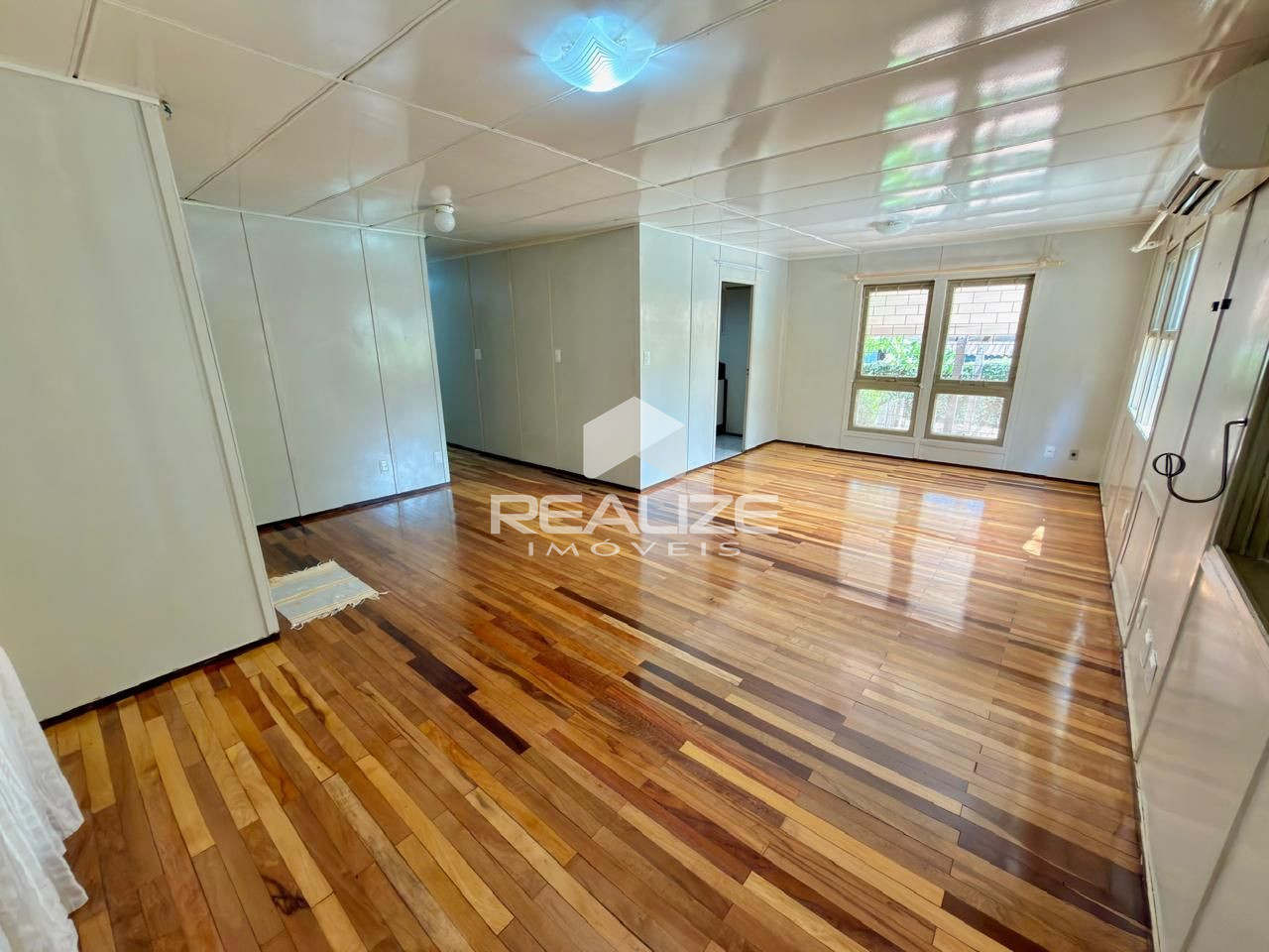 Casa à venda na Vila A com 4 quartos (2 suítes), piscina e amplo terreno