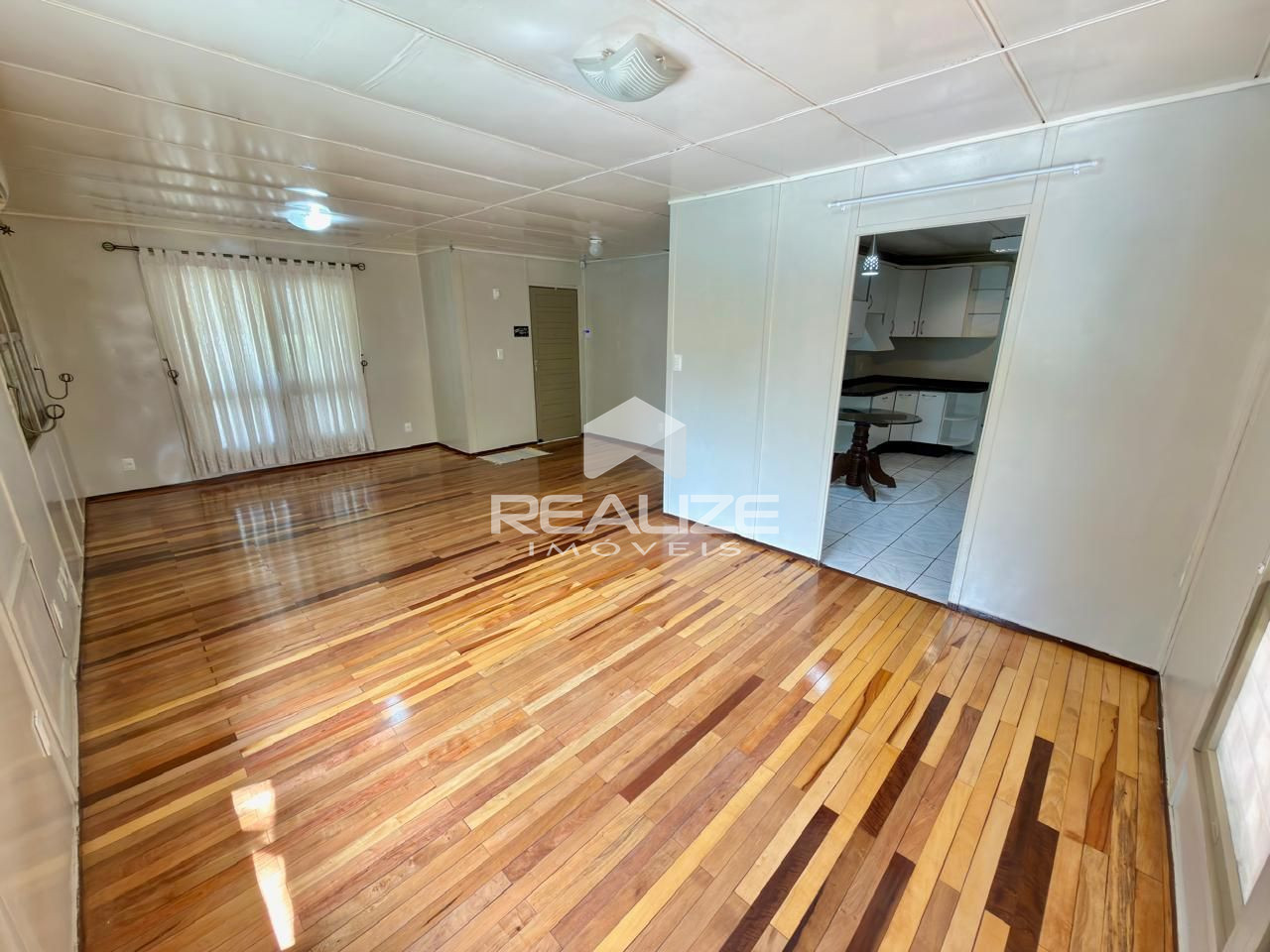 Casa à venda na Vila A com 4 quartos (2 suítes), piscina e amplo terreno