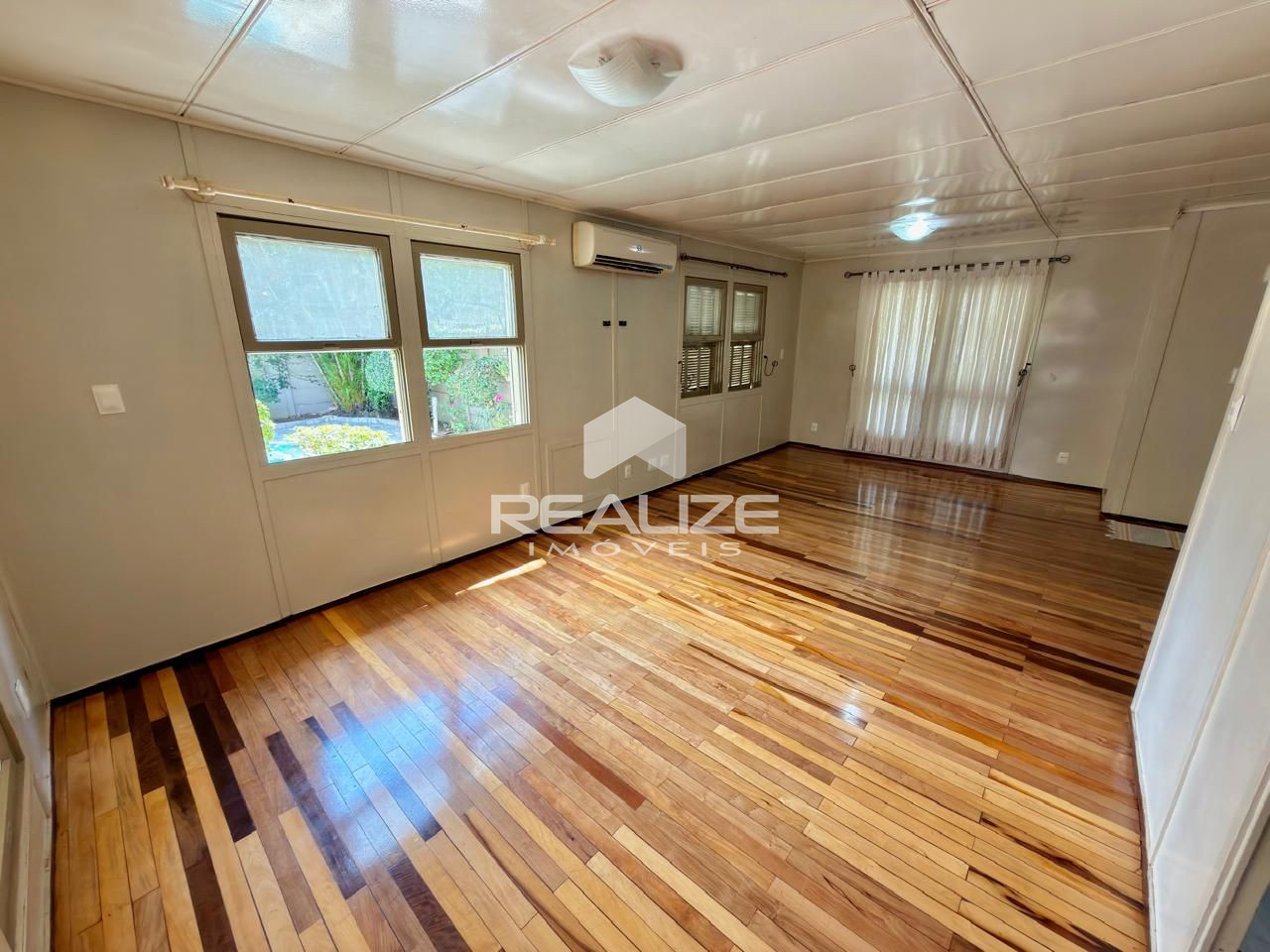 Casa à venda na Vila A com 4 quartos (2 suítes), piscina e amplo terreno