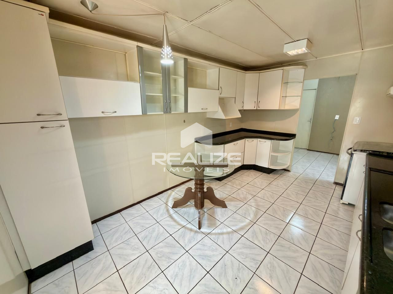 Casa à venda na Vila A com 4 quartos (2 suítes), piscina e amplo terreno
