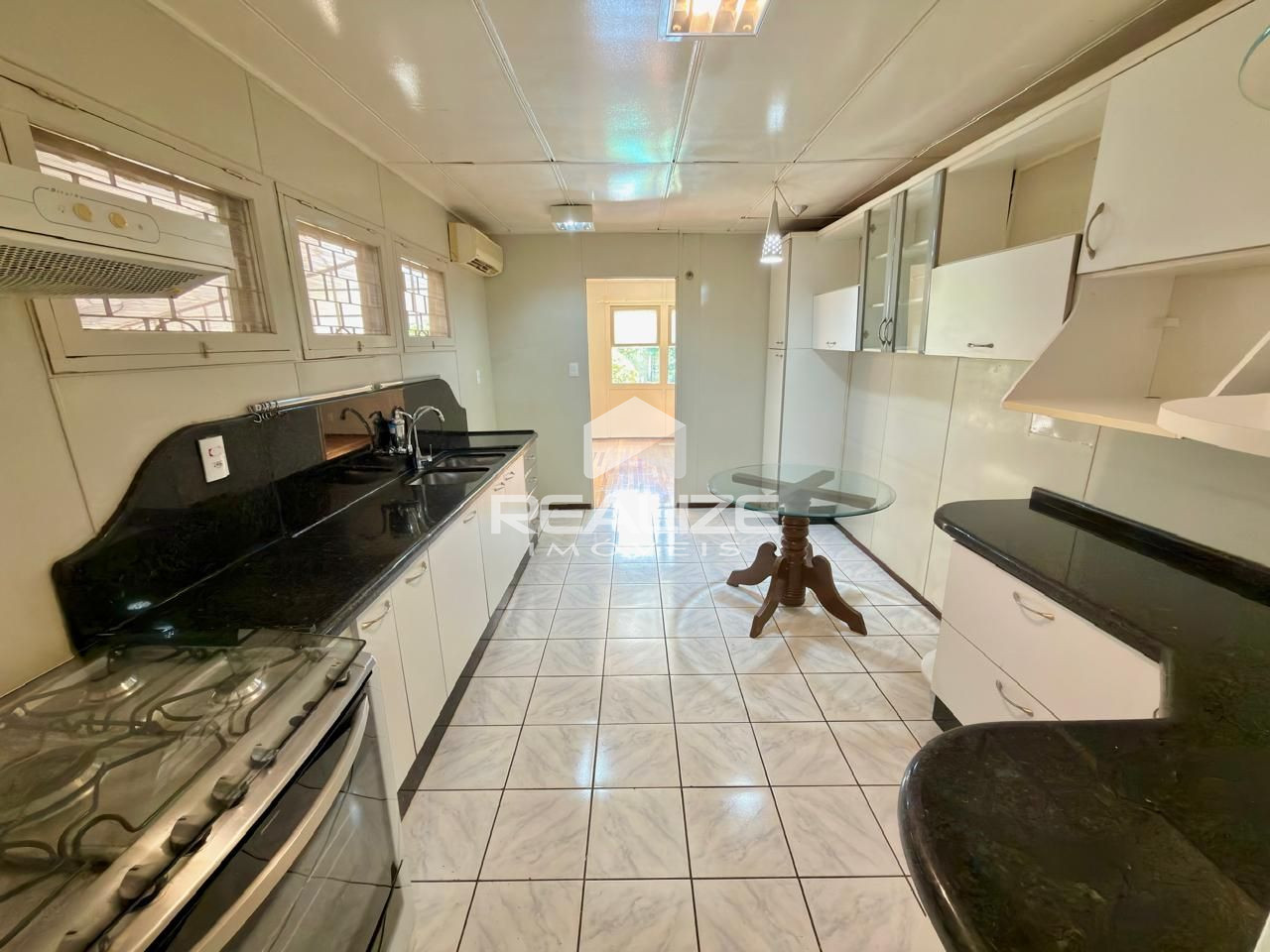 Casa à venda na Vila A com 4 quartos (2 suítes), piscina e amplo terreno
