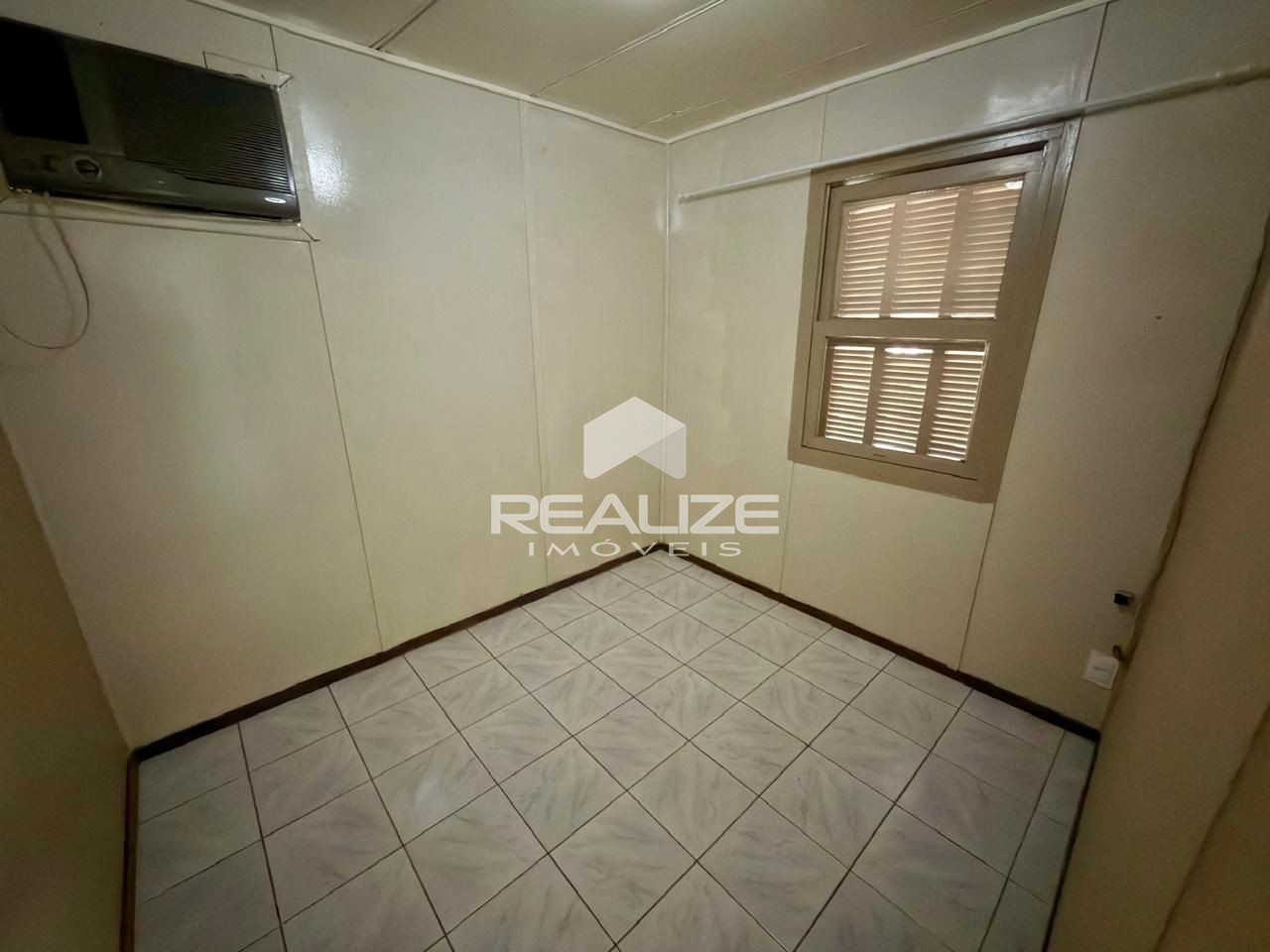 Casa à venda na Vila A com 4 quartos (2 suítes), piscina e amplo terreno