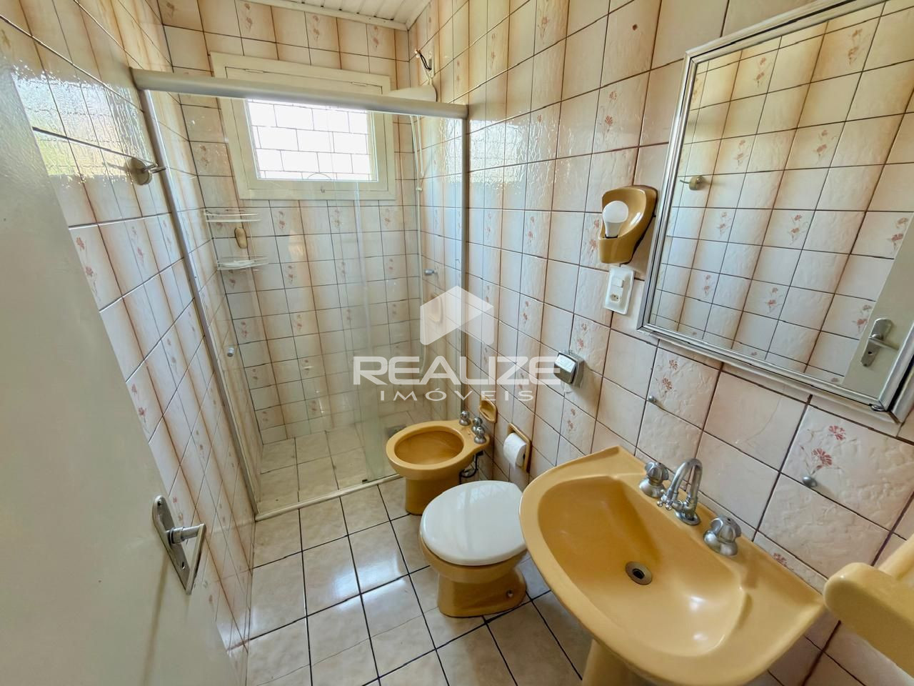 Casa à venda na Vila A com 4 quartos (2 suítes), piscina e amplo terreno