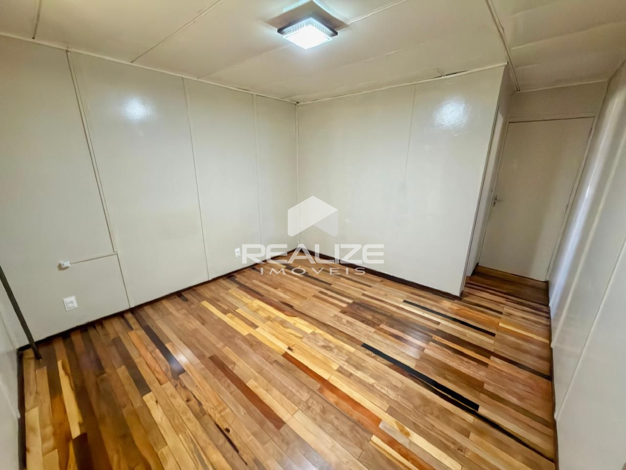 Casa à venda na Vila A com 4 quartos (2 suítes), piscina e amplo terreno