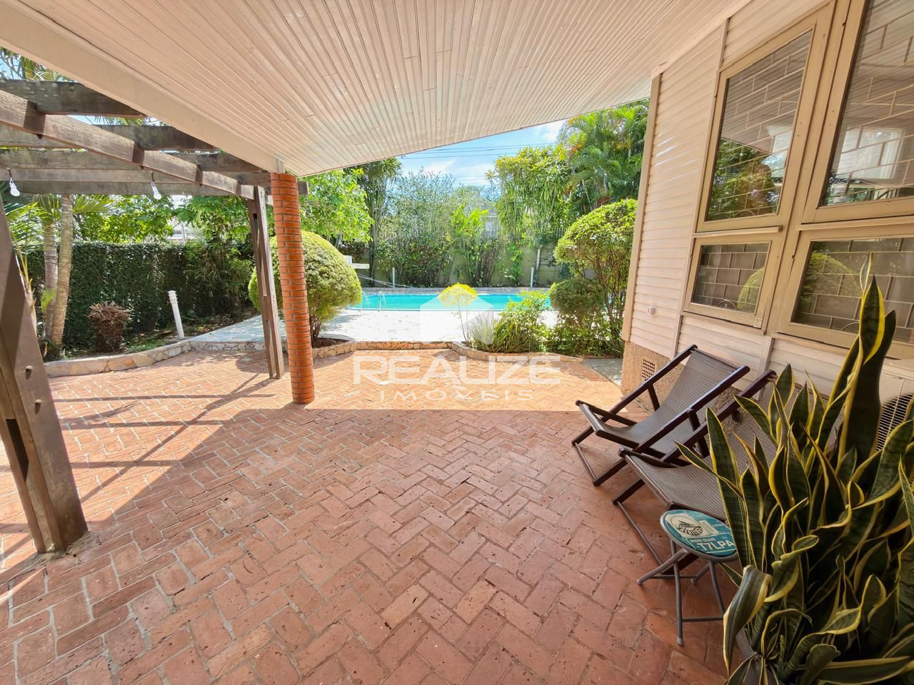 Casa à venda na Vila A com 4 quartos (2 suítes), piscina e amplo terreno
