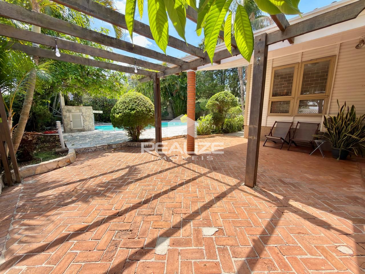 Casa à venda na Vila A com 4 quartos (2 suítes), piscina e amplo terreno