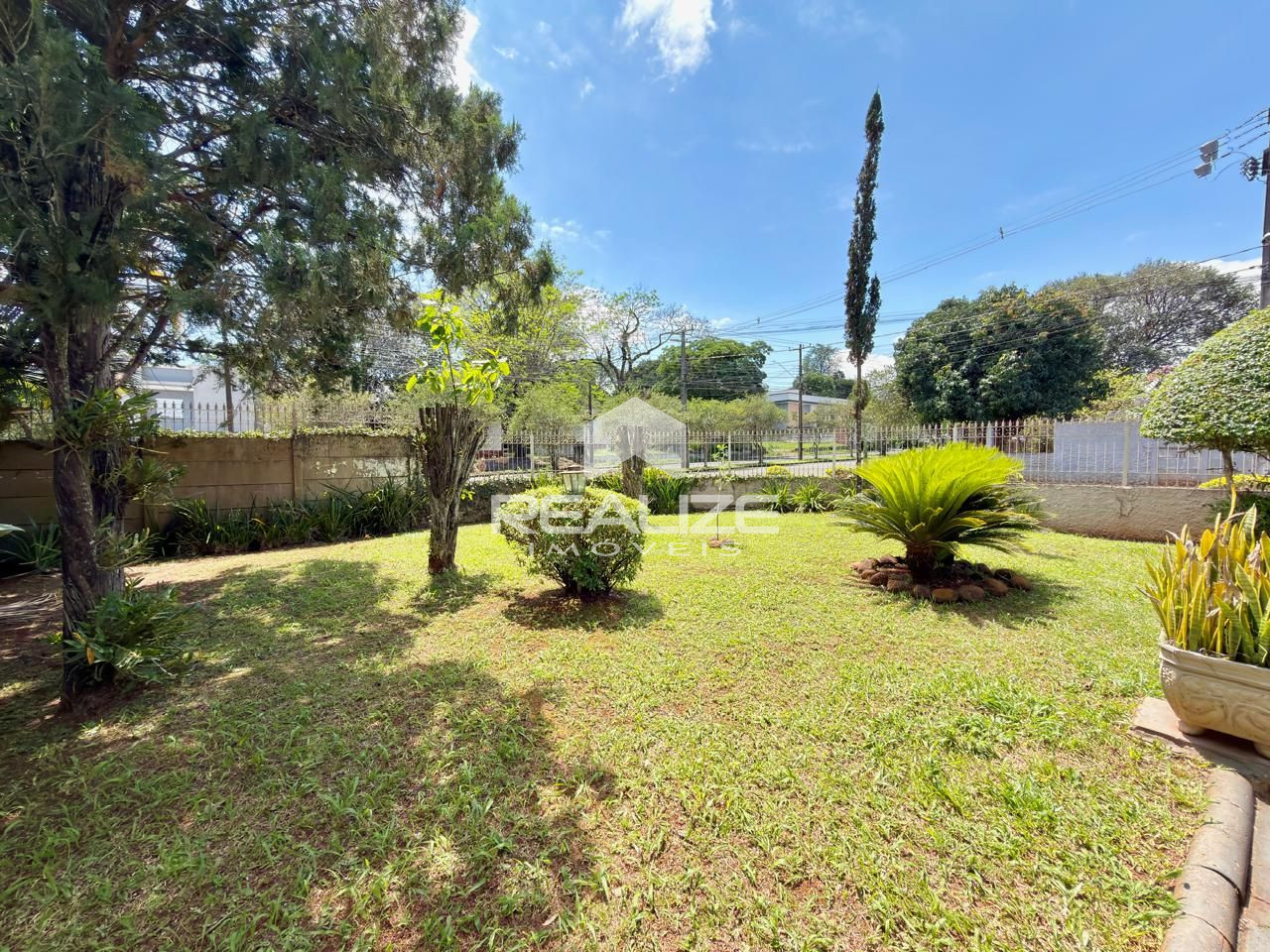 Casa à venda na Vila A com 4 quartos (2 suítes), piscina e amplo terreno