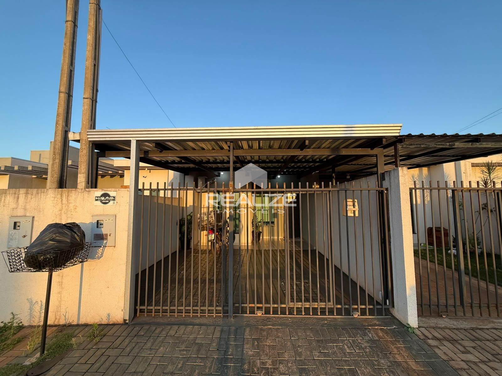 Casa à venda no Jardim Alvorada com 2 quartos.