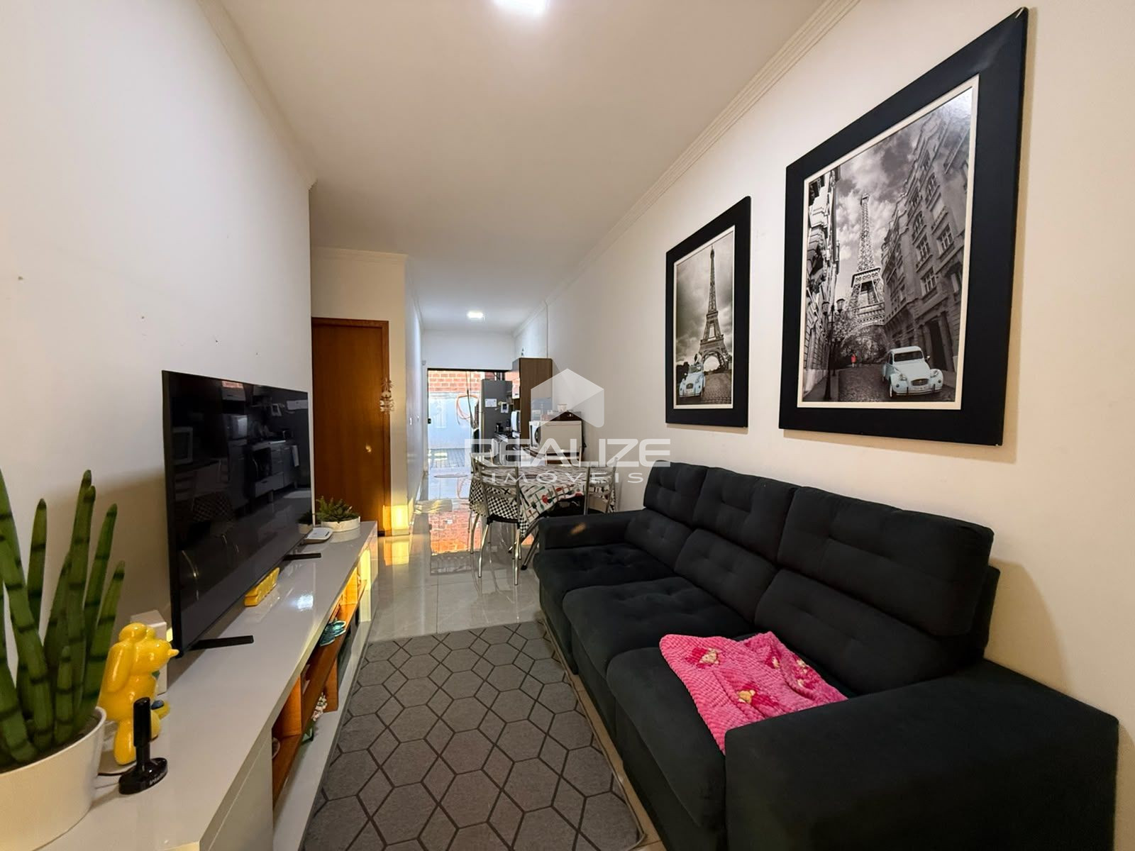 Casa à venda no Jardim Alvorada com 2 quartos.