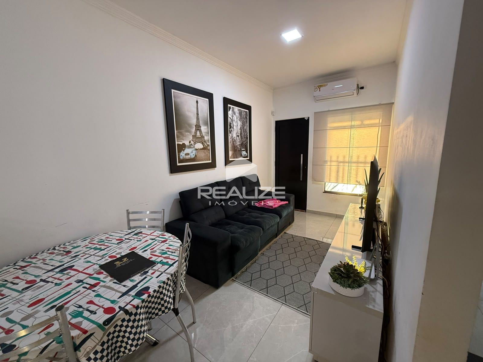 Casa à venda no Jardim Alvorada com 2 quartos.