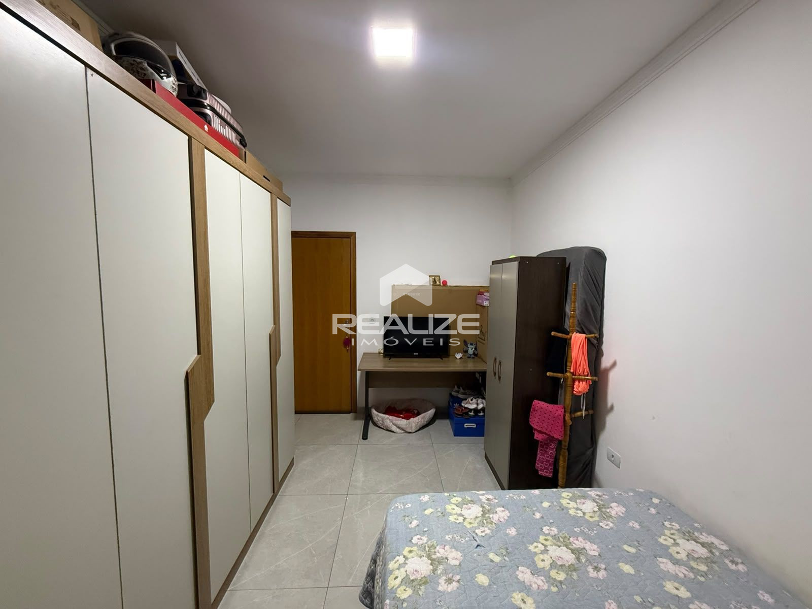 Casa à venda no Jardim Alvorada com 2 quartos.