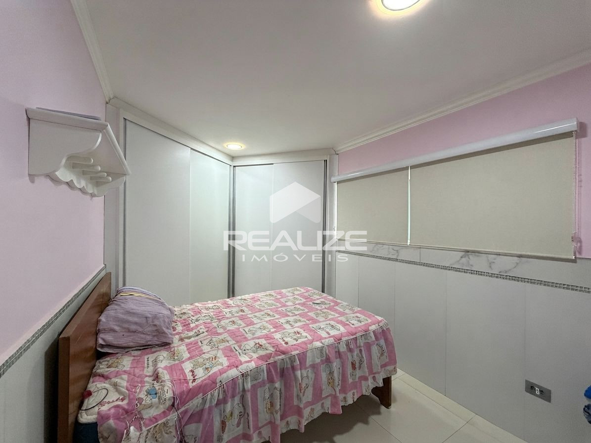 Sobrado à venda na Vila A com 6 quartos (4 suítes).