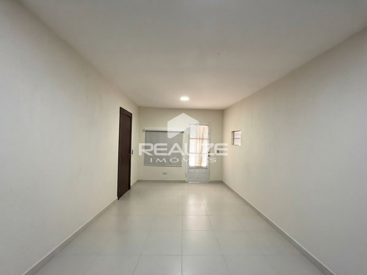 Sobrado à venda na Vila A com 6 quartos (4 suítes).