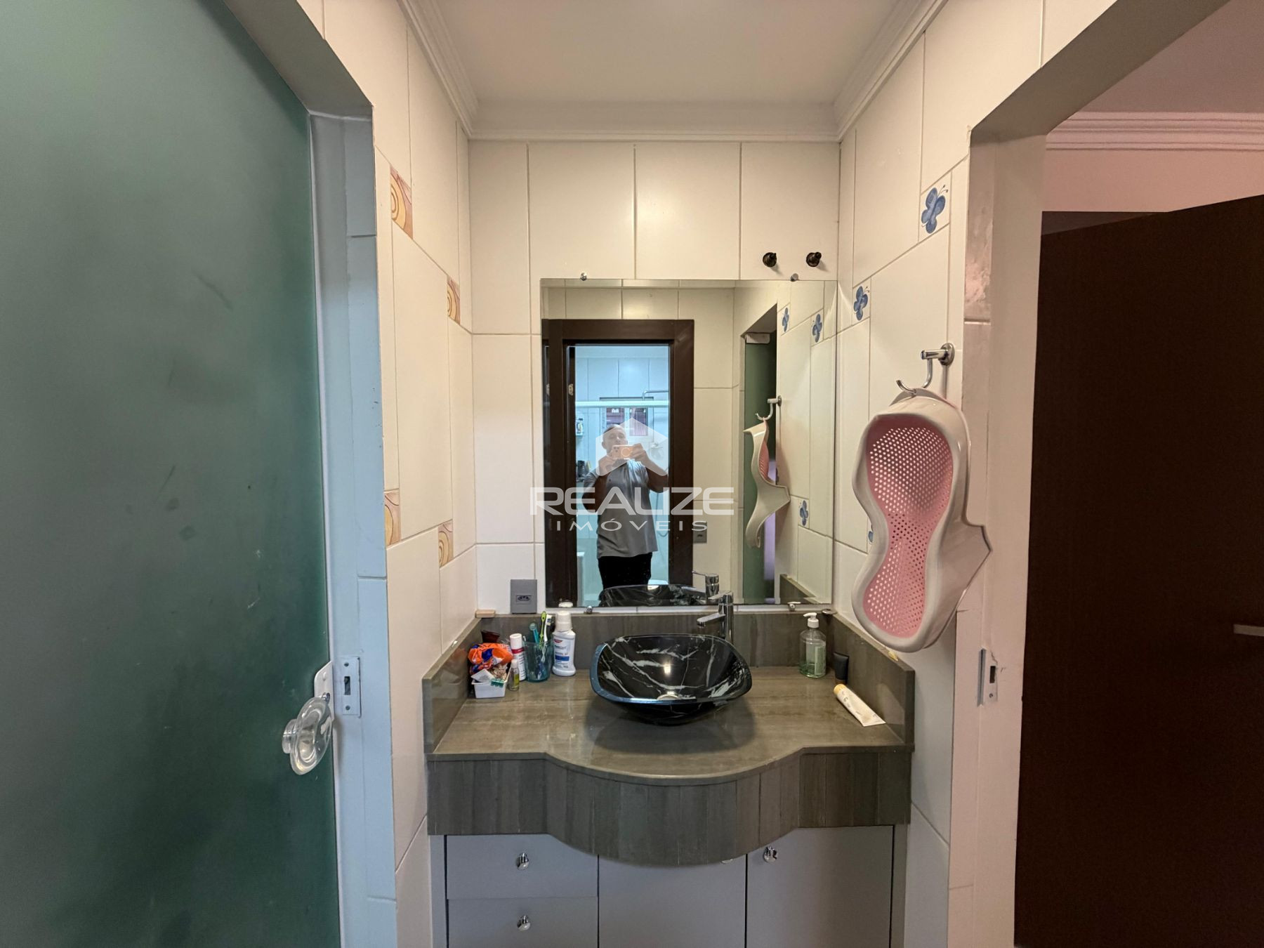 Sobrado à venda na Vila A com 6 quartos (4 suítes).