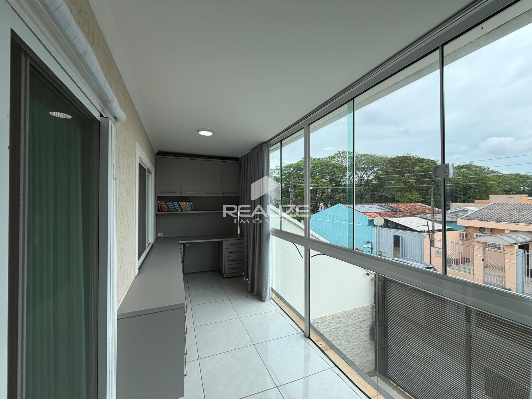 Sobrado à venda na Vila A com 6 quartos (4 suítes).