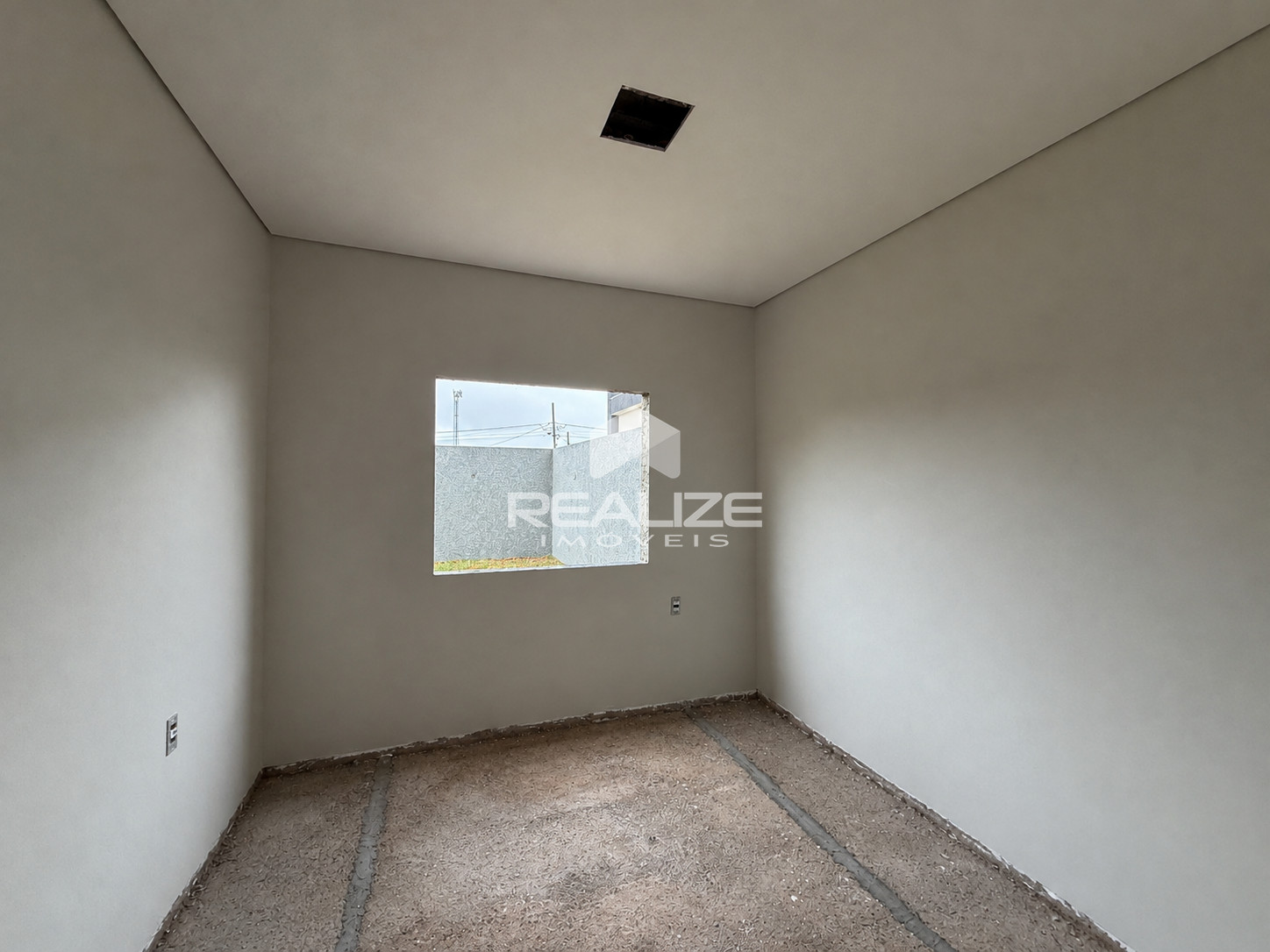 Casa à venda no Jardim Ipê IV com 2 quartos (1 Suíte).